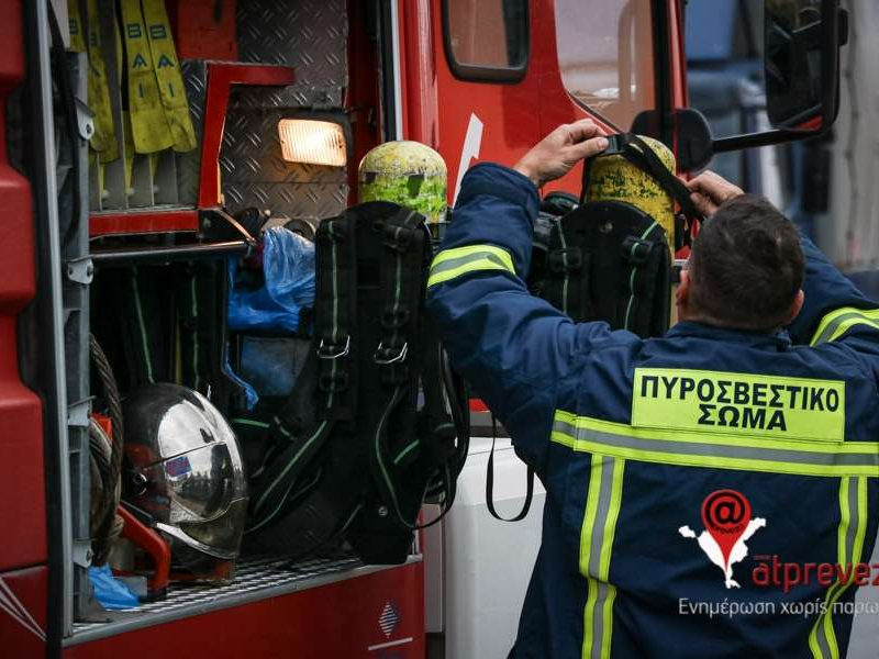 Πυρκαγιές σε δύο κατοικίες σε Βαλανιδοράχη και Ριζοβούνι
