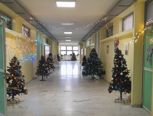 Το 2ο Γυμνάσιο Πρέβεζας εγκαινίασε το «χριστουγεννιάτικο χωριό του»