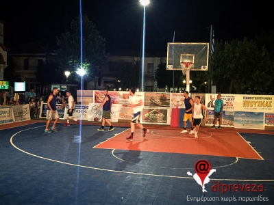 Δυνατές μπασκετικές “μονομαχίες” στο 3on3 του Καναλακίου – Την Κυριακή οι τελικοί (pics)