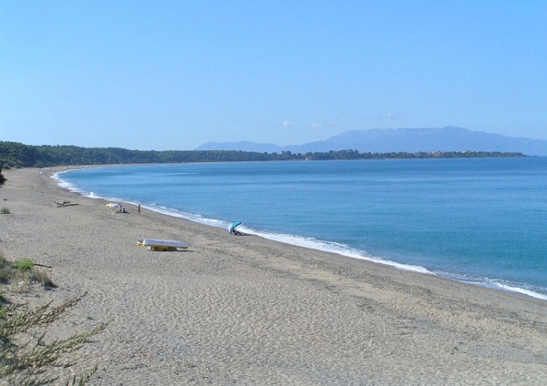 Εθελοντικός καθαρισμός της Ακτής Μονολιθίου
