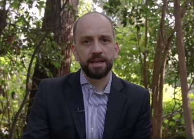Κώστας Μπάρκας : «Η ρητορική του μίσους βλάπτει σοβαρά τη Δημοκρατία» (video)