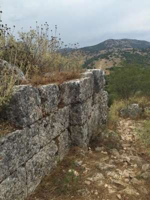 Συνεχίζεται η επιφανειακή και ανασκαφική έρευνα στο Καστρί Ριζοβουνίου από το Πανεπιστήμιο Ιωαννίνων και την ΕΦΑ Πρέβεζας
