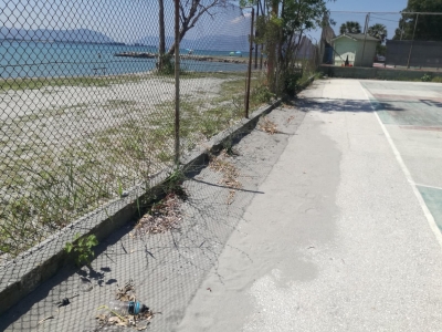 Εικόνες εγκατάλειψης στα γήπεδα μπάσκετ του δημοτικού κολυμβητηρίου Πρέβεζας (photos)