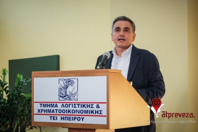 Τσακαλώτος: “Απίστευτη διαφθορά – Χάθηκε τα τελευταία χρόνια η αίσθηση του δημόσιου συμφέροντος” - Οι ατάκες για Ιταλία και Σημίτη... (vid)