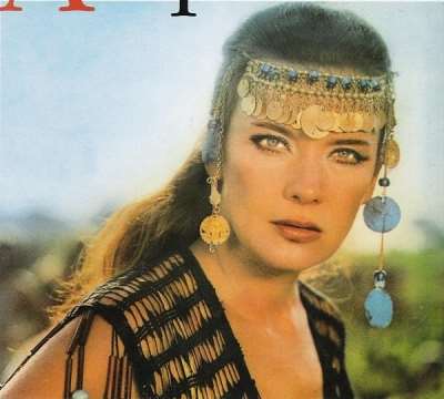 Στις 27 Ιουλίου 1992 έφυγε από κοντά μας η Τζένη Καρέζη