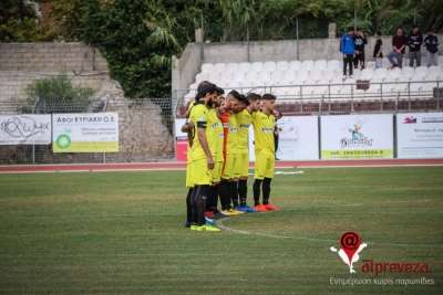 Φόρος τιμής στο Λεωνίδα Μπαρκούζο από την ομάδα και την εξέδρα του ΠΑΣ (photo)