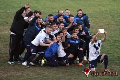 Η selfie των Κυπελλούχων του Εθνικού Φιλιππιάδας... (photo)