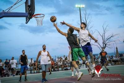 Δυνατές μονομαχίες και στη 2η ημέρα του 8ου Τουρνουά Μπάσκετ 3on3 Πρέβεζας-Σήμερα οι τελικοί