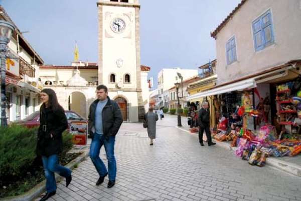 Σε εορταστικούς ρυθμούς η αγορά
