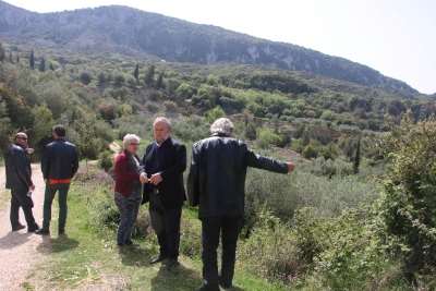 Περιοδεία του Βουλευτή του ΚΚΕ Νίκου Μωραΐτη στην Κρυοπηγή, που επλήγη από κατολισθήσεις (pics+vid)