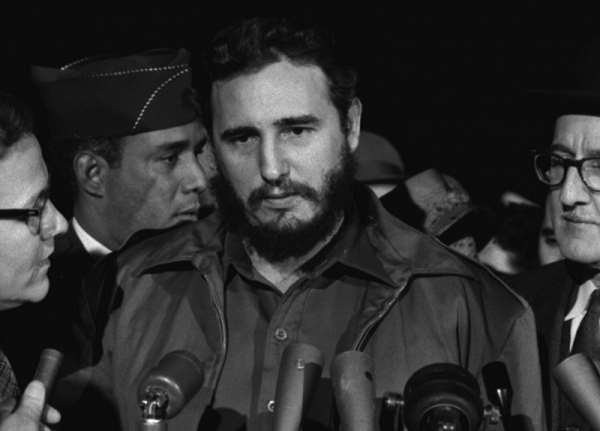Στις 19 Απριλίου 2011 ο Φιντέλ Κάστρο παραιτείται από Γ.Γ. του Κ.Κ. Κούβας