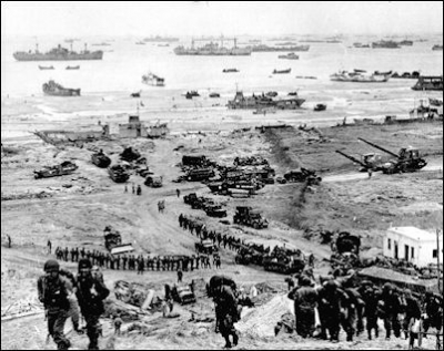 Στις 6 Ιουνίου 1944 οι Σύμμαχοι αποβιβάζονται στην Νορμανδία