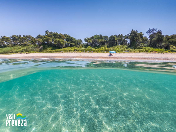 Πεντακάθαρα τα θαλάσσια νερά στις παραλίες του Δήμου Πρέβεζας