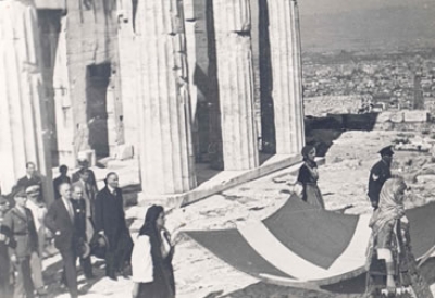 Στις 18 Οκτωβρίου 1944 φτάνει στην Αθήνα η Κυβέρνηση της Μέσης Ανατολής