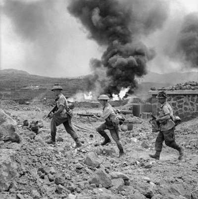 Στις 10 Ιουλίου 1943 γίνεται η συμμαχική απόβαση στη Σικελία