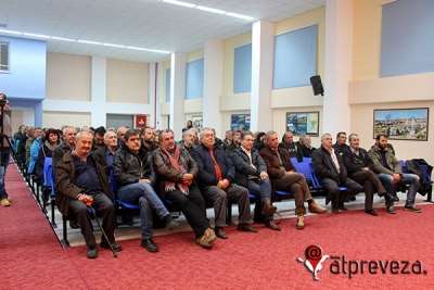 Ρήγας: «Έχουμε μία συνολική μονταζιέρα...» - Ο λιτός βίος, οι κομματικές αδυναμίες και τα... λίγα λόγια (pics+vid)