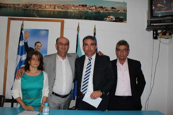 Δέχθηκε τα συγχαρητήρια των υπόλοιπων υποψηφίων της ΝΔ