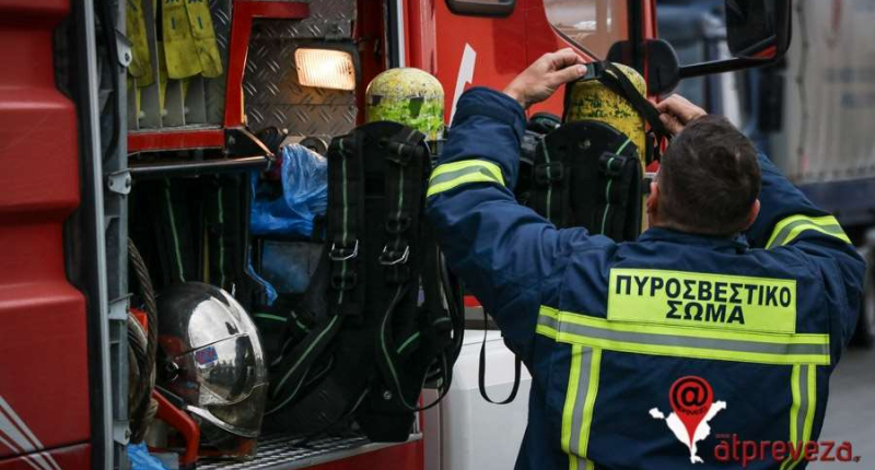 Πυρκαγιές σε δύο κατοικίες σε Βαλανιδοράχη και Ριζοβούνι